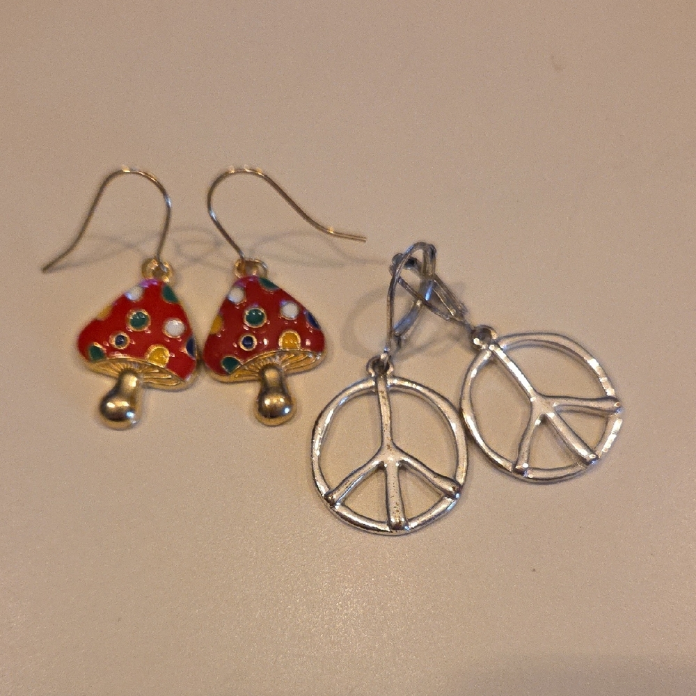 2 Pair 70s Inspired Earrings